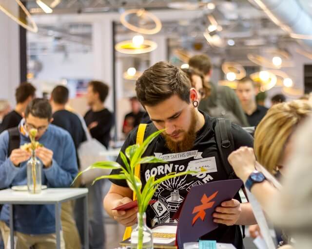 Dicas para montar um stand atrativo para uma feira de negócios